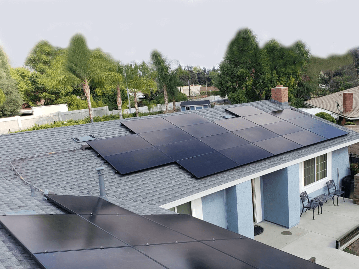 Energy-Efficient-Solar-Panels-on-the-roof
